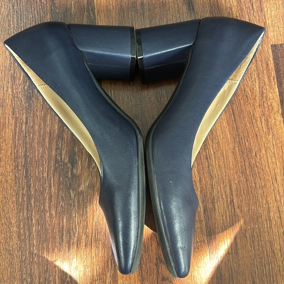 Naturalizer Warner French Navy Heels - Picture 4 of 11